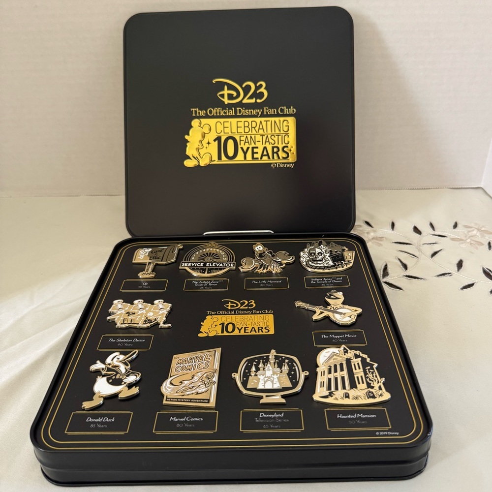 Disney D23 10th Anniversary Collection - Picture 2 of 2